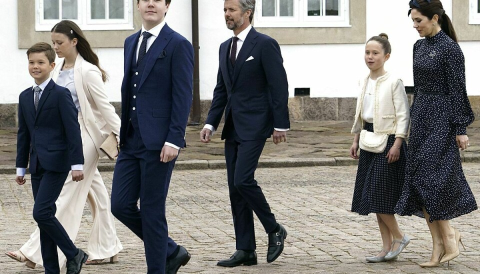 Kronprinsfamilien. Fra venstre er det prins Vincent, prinsesse Isabella, prins Christian, kronprins Frederik, prinsesse Josephine og kronprinsesse Mary.
