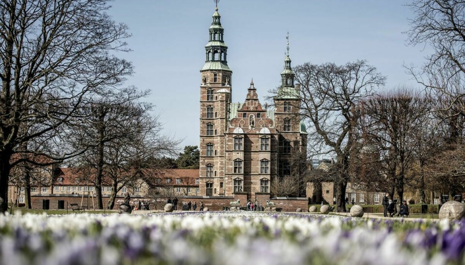 Rosenborg Slot ligger i Kongens Have midt i København. Det blev bygget af Christian IV i 1606 til 1607. (Arkivfoto).