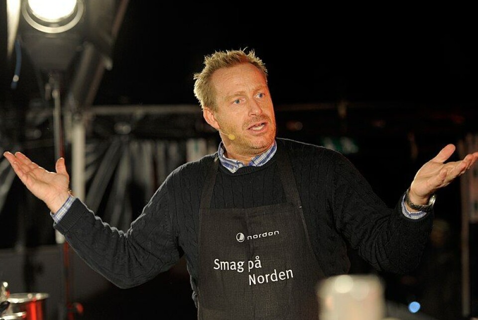 Endnu et sted har Adam Prices kæreste, Katherine Diez, mistet en samarbejdspartner.