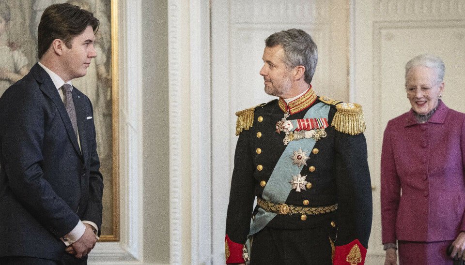 Kronprins Christians ses her sammen med sin far og farmor på Christiansborg Slot i forbindelse med dronningens abdikation den 14. januar.