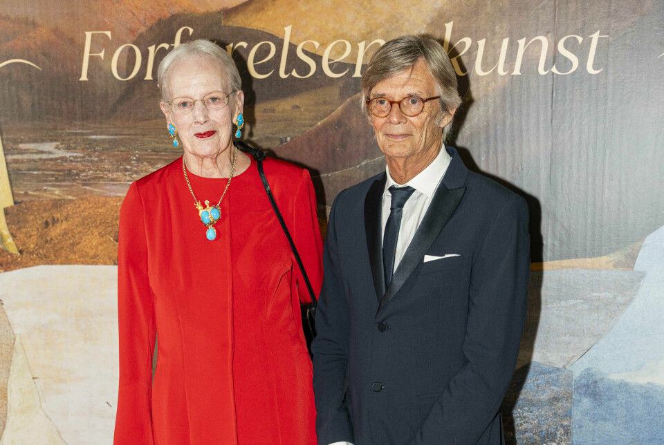 Dronning Margrethe modtager Robert Pris som Årets Kostumedesigner for filmen 'Ehrengard: Forførelsens kunst', der er instrueret af Bille August og er baseret på en bog af Karen Blixen. (Arkivfoto).