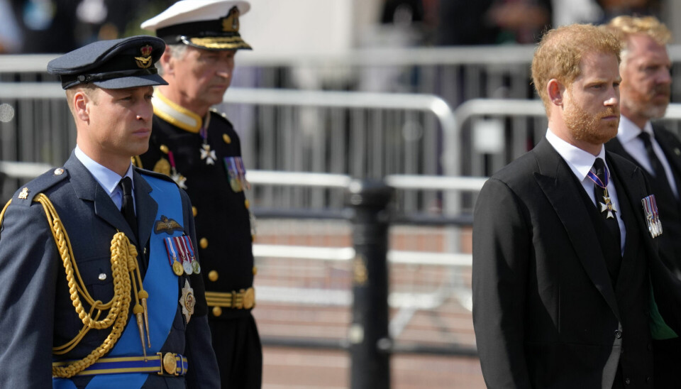 Prins Harry og prins William ses her ved dronning Elizabeths begravelse den 14. september 2022.
