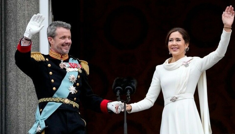 Kong Frederik og dronning Mary ses her på balkonen på Christiansborg Slot i forbindelse med tronskiftet den 14. januar.