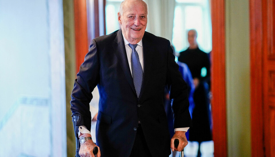 Kong Harald er indlagt akut på hospitalet i Malaysia.