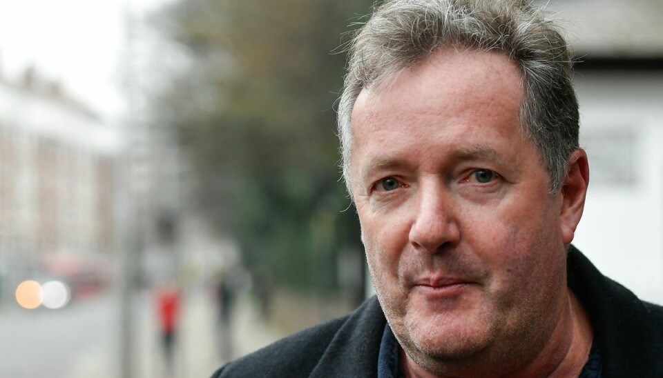 Den kendte, britiske journalist Piers Morgan langer endnu engang ud efter prins Harry.