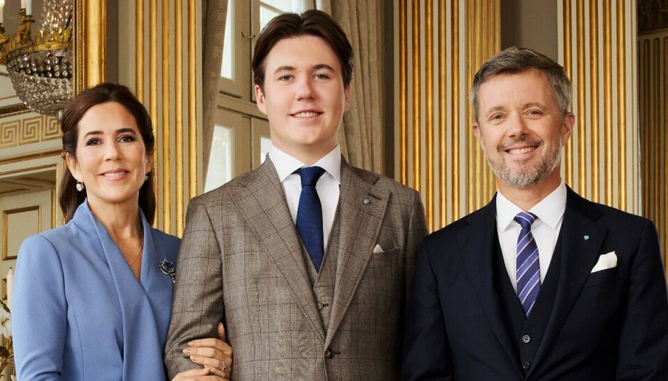 Frederik og Mary ses her sammen med Christian på kronprinsens 18-års fødselsdag den 15. oktober sidste år