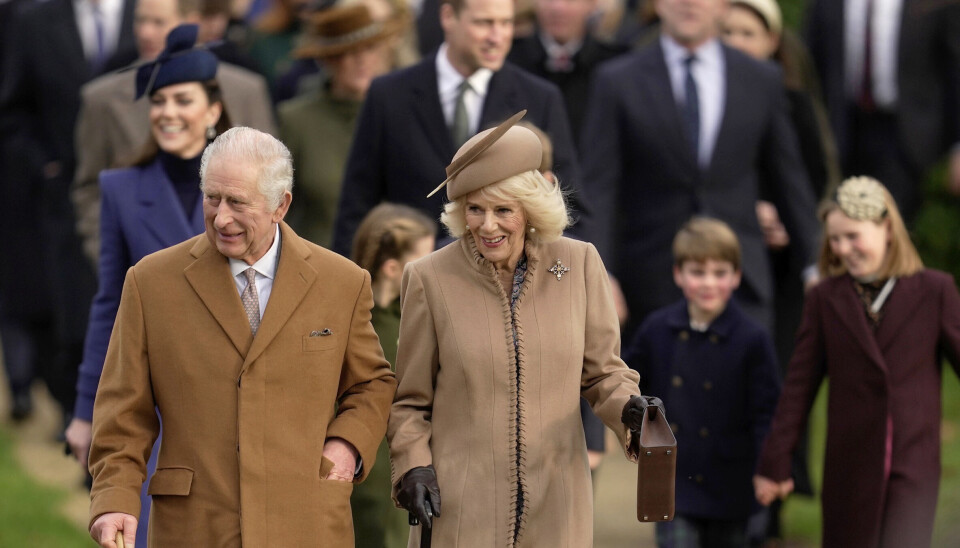 Medlemmer af den britiske kongefamilie ses her i Sandringham forgange jul