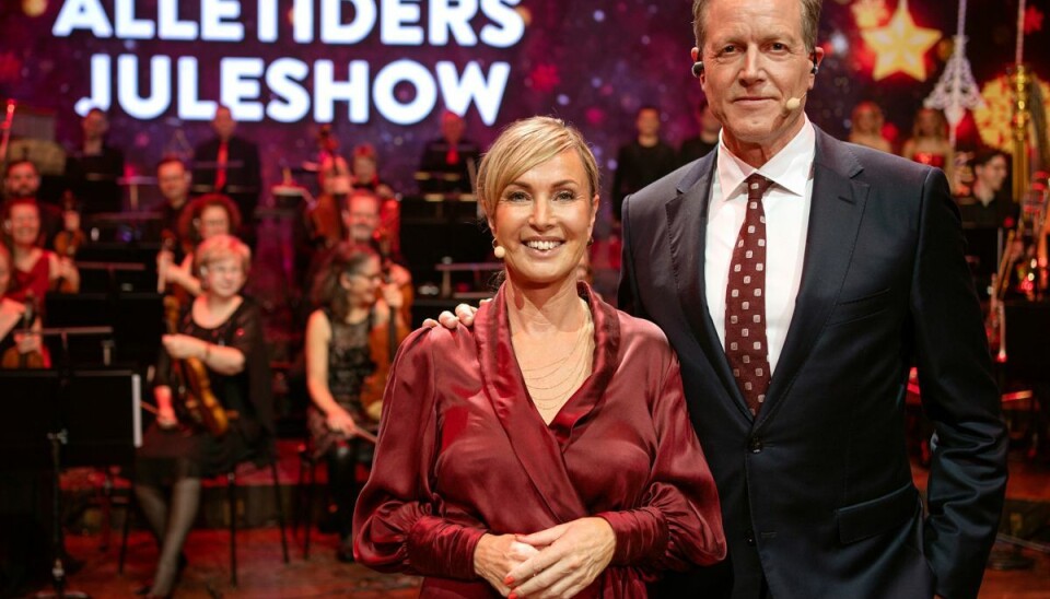 Natasja Crone er sammen med Peter Mygind med til at få seerne i julestemning, når de sammen er værter på 'Alletiders juleshow' på TV 2.