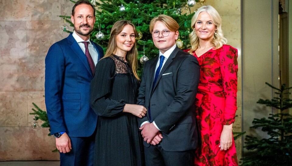 Den norske kronprinsfamilie, fra venstre kronprins Haakon, prinsesse Ingrid Alexandra, prins Scerre Magnus og kronprinsesse Mette Marit. Den norske kronprinsfamilie, fra venstre kronprins Haakon, prinsesse Ingrid Alexandra, prins Scerre Magnus og kronprinsesse Mette Marit.