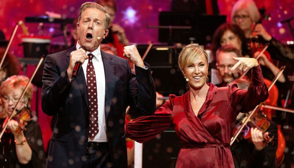 Peter Mygind og Natasja Crone kaster sig ud i julesange i helt nye musikalske genrer, når de står i spidsen for 'Alletiders juleshow', som sendes på TV 2 lillejuleaften. (PR-foto). Peter Mygind og Natasja Crone kaster sig ud i julesange i helt nye musikalske genrer, når de står i spidsen for 'Alletiders juleshow', som sendes på TV 2 lillejuleaften. (PR-foto).