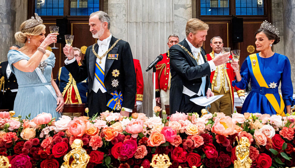Fra venstre er det dronning Maxima, kong Felipe, kong Willem Alexander og dronning Letizia.