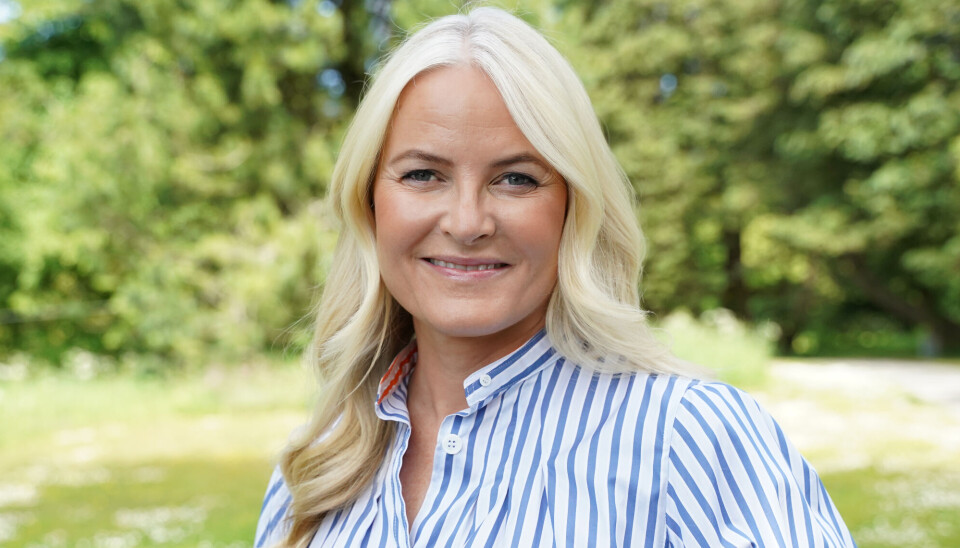 I 2018 blev det meldt ud, at norske kronprinsesse Mette-Marit var blevet diagnosticeret med den kroniske lungesygdom fibrose. Nu udfordrer hun sygdomme og begiver sig ud på dele af en 1.028 kilometer lang pilgrimsrute.