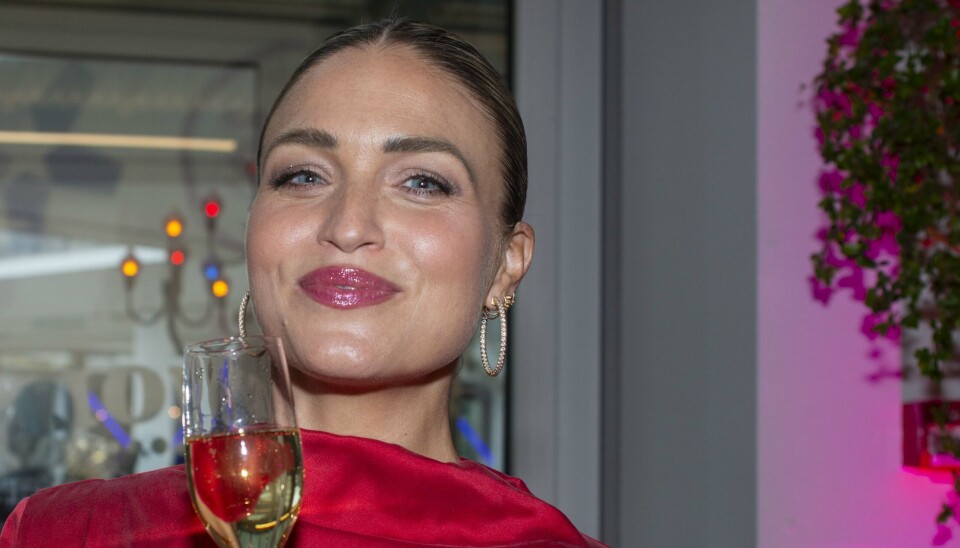 - Skål på vores datter, sagde Christiane Schaumburg-Müller, der netop har lanceret sit eget vinbrand 'Loina'.