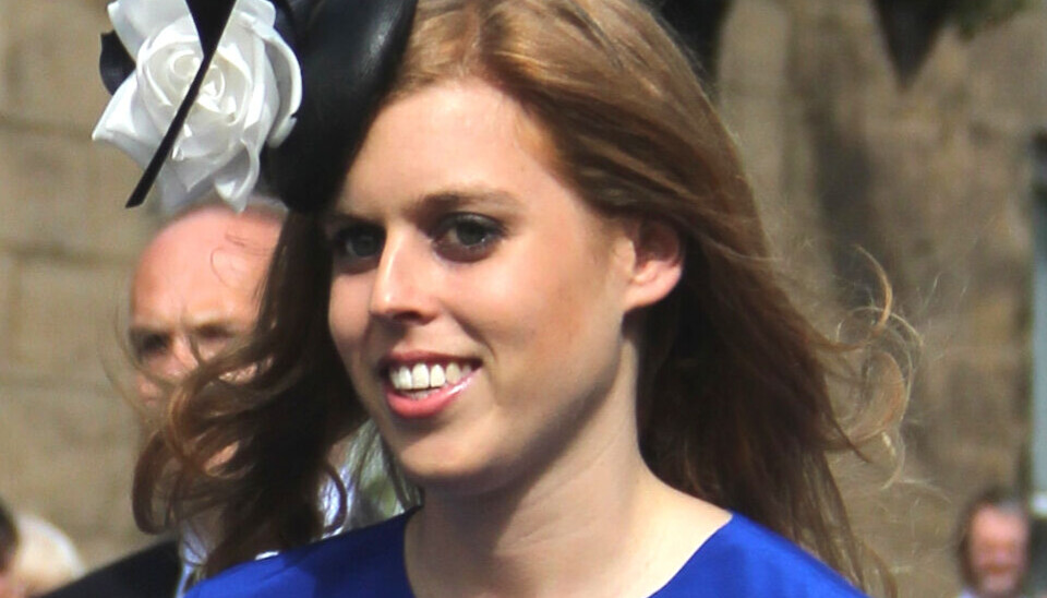 Britiske prinsesse Beatrice lufter den gravide mave.