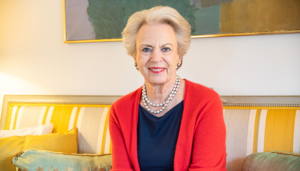 Prinsesse Benedikte, der fylder 80 den 29. april, kan kigge over til storesøster Margrethe fra sine stuevinduer.