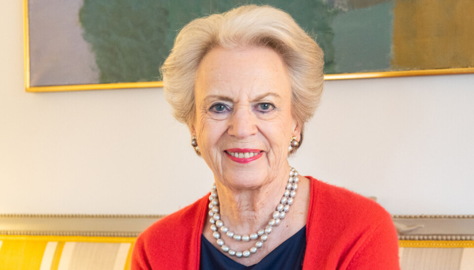 Prinsesse Benedikte, der fylder 80 den 29. april, kan kigge over til storesøster Margrethe fra sine stuevinduer.