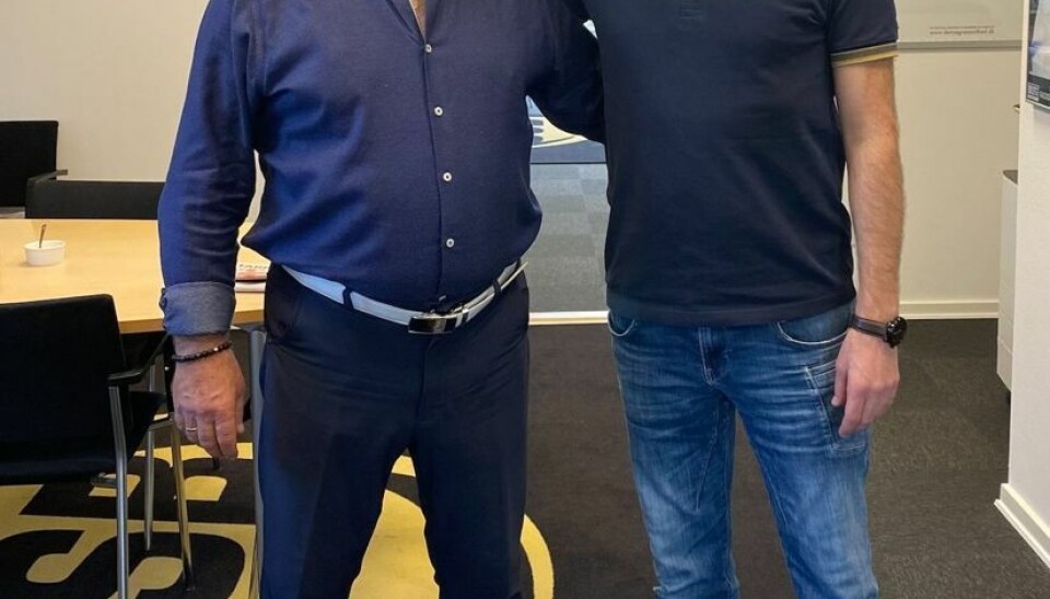 Carsten Svoldgaard ses her sammen med sin søn Kenneth på kontoret i Nordborg. Carsten Svoldgaard ses her sammen med sin søn Kenneth på kontoret i Nordborg.