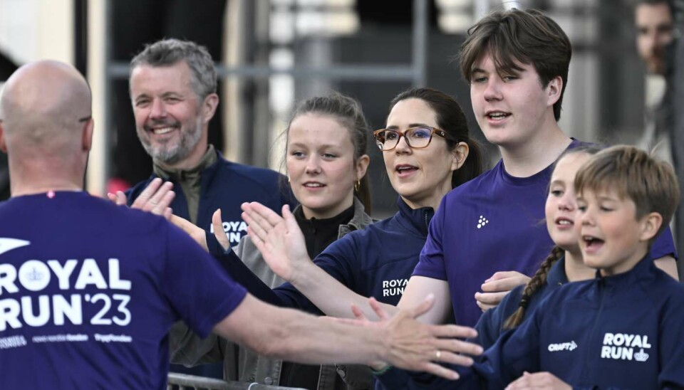 Frederik, Mary og børnene ses her i målområdet i København under Royal Run i 2023