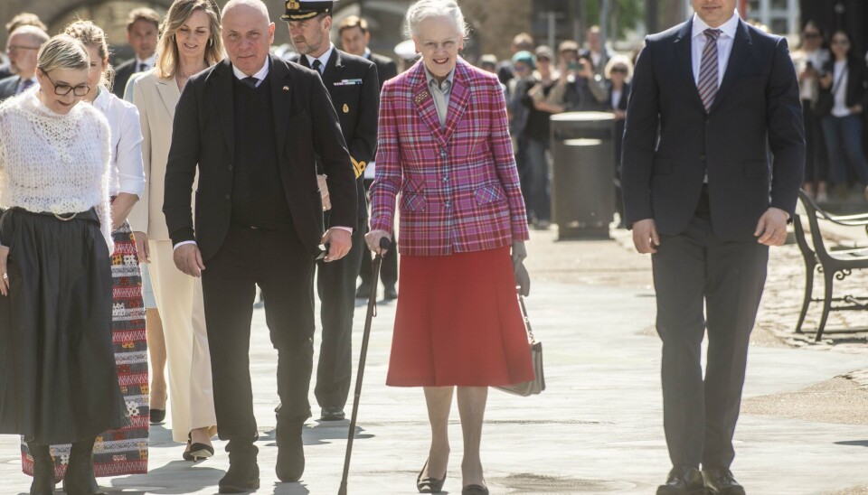 Dronningen gik en tur på kunstværket.