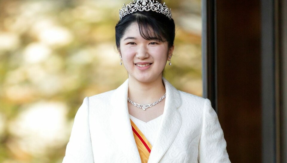 Japans prinsesse Aiko fyldte 20 år den 1. december og skal derfor nu påtage sig officielle pligter. Japans prinsesse Aiko fyldte 20 år den 1. december og skal derfor nu påtage sig officielle pligter.