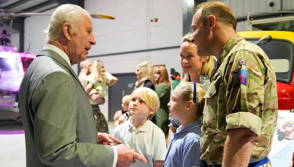 Kong Charles ses her under sit besøg på 'Army Flying Museum' i Hampshire tidligere på ugen.