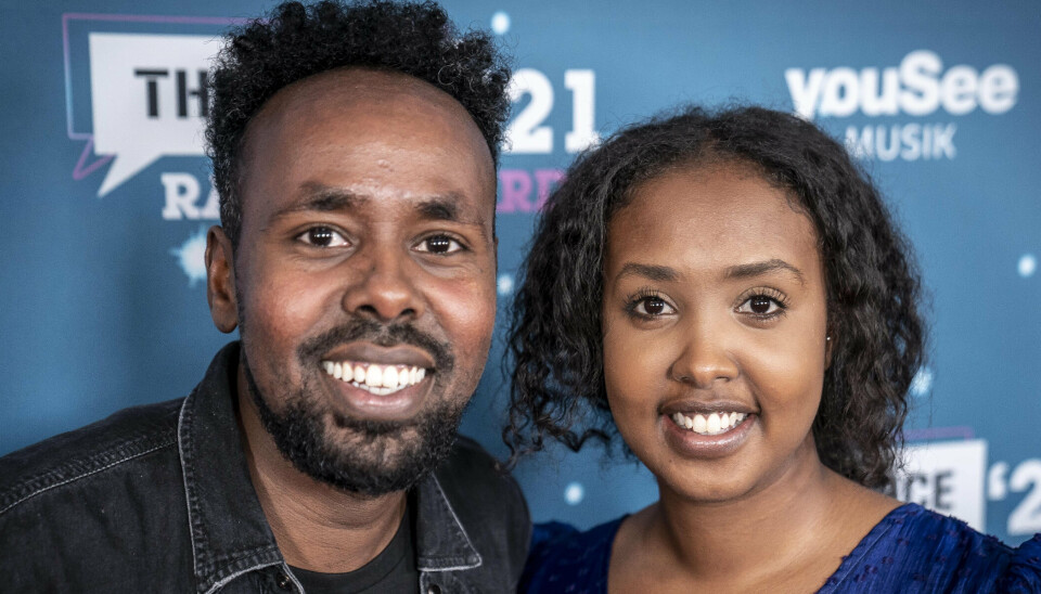 Komiker Mahamad Habane blev gift med sin Kafiya i 2021. Nu er de blevet forældre for første gang. (Arkivfoto).