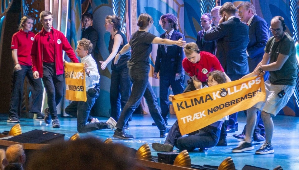 Tumultagtige scener i Cirkusrevyen torsdag aften.