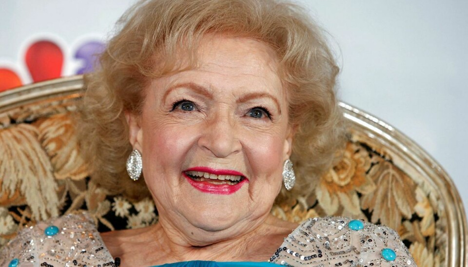 Betty White døde af naturlige årsager i sit hjem. Betty White døde af naturlige årsager i sit hjem.