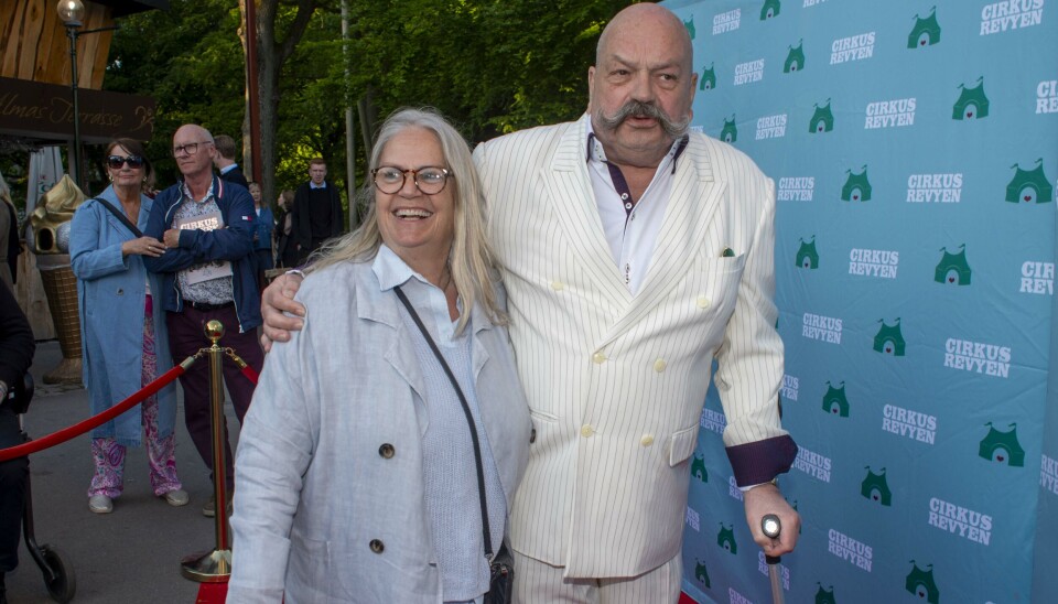 Flemming Krøll og hustruen Birthe på den røde løber i Cirkusrevyen.