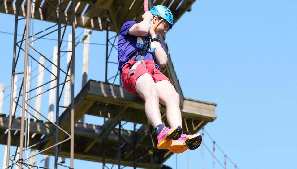 Kronprins Christian bliver firet ned fra 12 meters højde i Brønderslev, inden han skal løbe en engelsk mil til Royal Run.