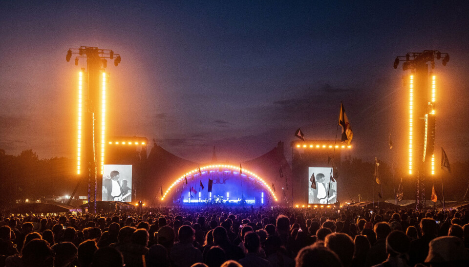 Publikum foran Orange Scene, da Blur spillede fredag den 30. juni 2023. Roskilde Festival skriver fredag, at alle partoutbilletter er udsolgt. (Arkivfoto).