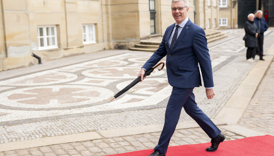 Kim Kristensen har siden tronskiftet i januar været hofchef for dronning Margrethe. Her er han for nylig på vej til indvielse af udstillingen 'Frederik 10. - Konge af i morgen' på Amalienborgmuseet.