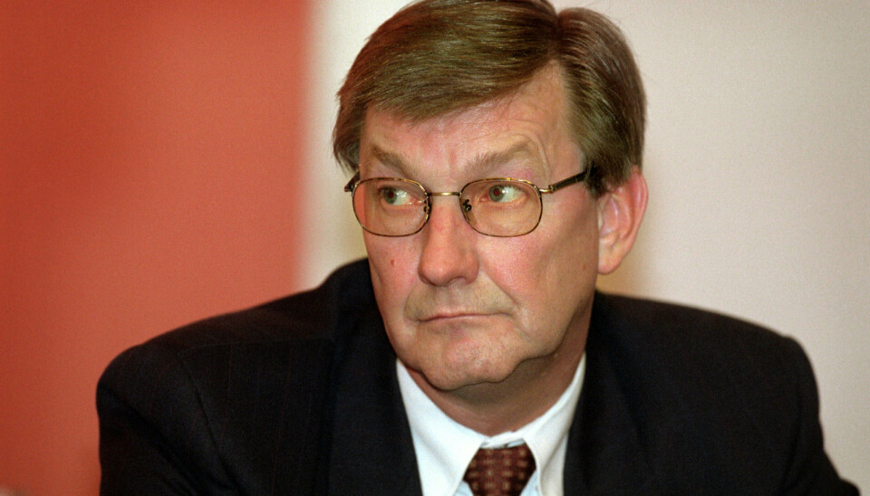 Ole Stavad, der fylder 75 den 1. juni, er her fotograferet i 2001, hvor han var erhvervsminister. Da Bendt Bendtsen (K) efterfølgende overtog ministerstolen, havde han i et halvt år adgang til Ole Stavads e-mails. (Arkivfoto).
