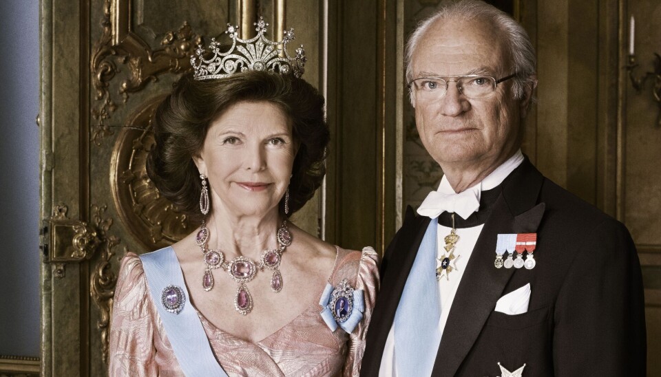 Der er lavvande i kassen. Den svenske kongefamilie skal i år spare 20-25 millioner svenske kroner.