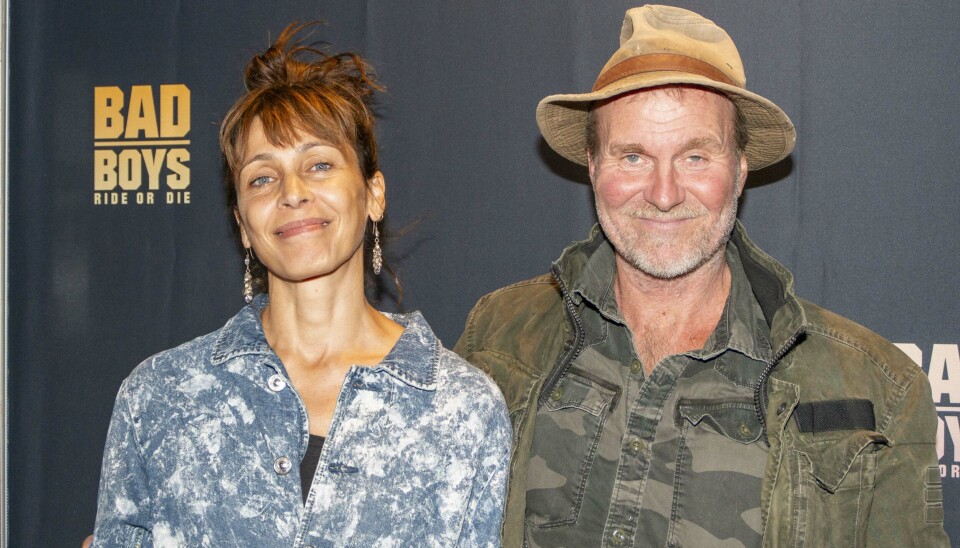 Laura Drasbæk og Lasse Spang Olsen må se at komme overens med myg i Sverige.