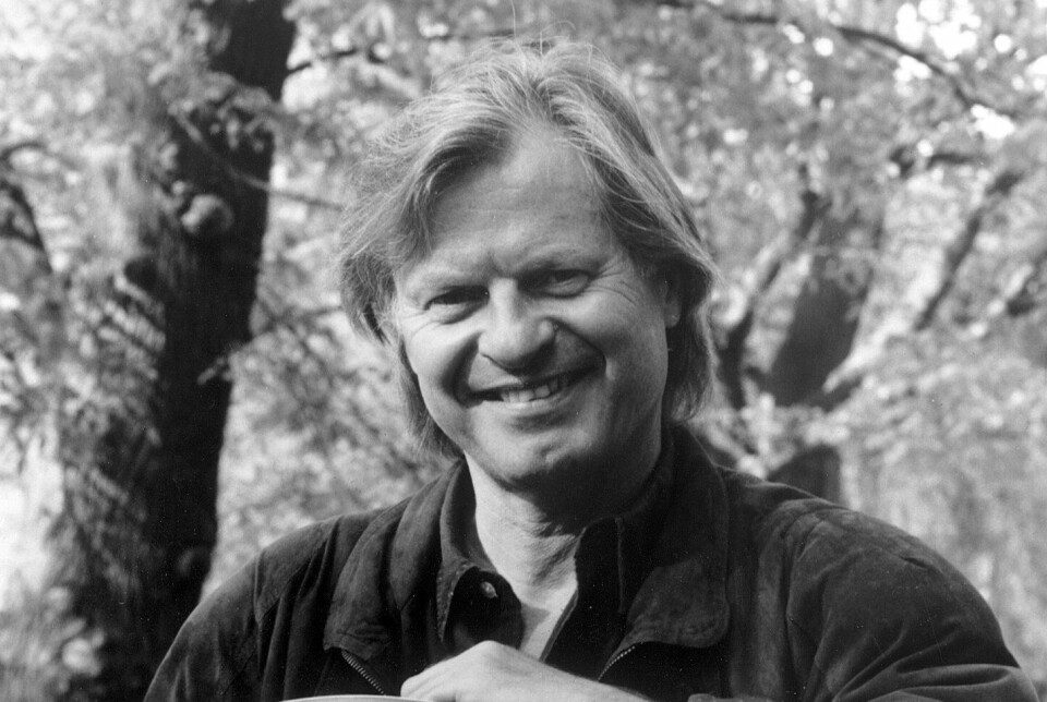 Trommeslager Alex Riel har blandt andre optrådt med Savage Rose og saxofonisten Benjamin Koppel. Han er sovet stille ind i en alder af 83 år. Her ses han i 1998. (Arkivfoto).
