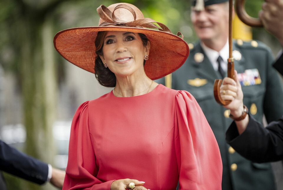 Dronning Mary bar en hat, der tidligere har givet hende problemer.