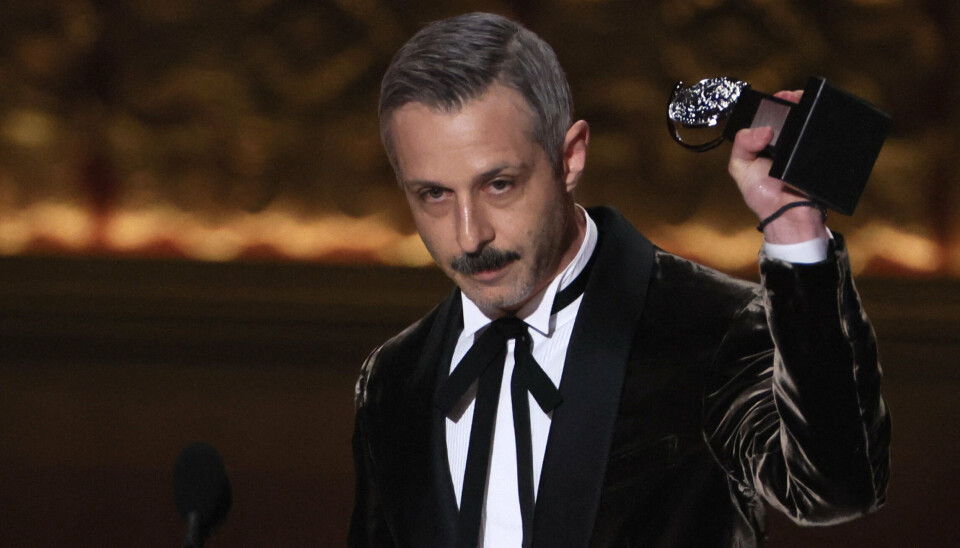 Jeremy Strong vandt prisen, en såkaldt Tony, for at have medvirket i 'An Enemy of the People', der er baseret på den norske dramatiker og digter Henrik Ibsens værk.