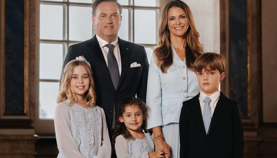 Prinsesse Madeleine ses her sammen med sin mand Chris O'Neill og parrets tre børn, 10-årige prinsesse Leonore, 8-årige prins Nicolas og prinsesse Adriane på 6 år.