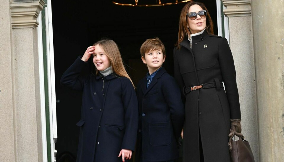 Kronprinsesse Mary var sammen med sine 10-årige tvillinger, prins Vincent og prinsesse Josephine, til stede i Dyrehaven søndag, hvor de overrakte priser.