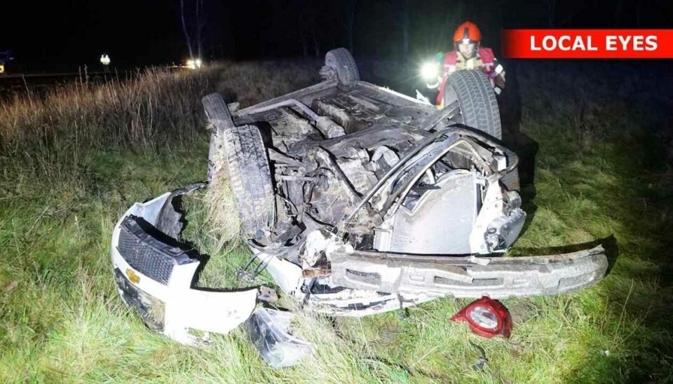 Bilen var totalt smadret efter den voldsomme ulykke.