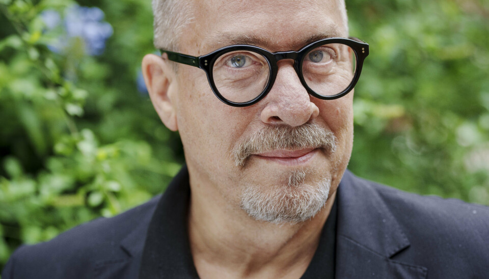 Thomas Eje begrænser sig ikke til at male og stå på scenen som skuespiller, entertainer og musiker. Han er også certificeret dykker, uddannet pilot og har udgivet flere bøger.
