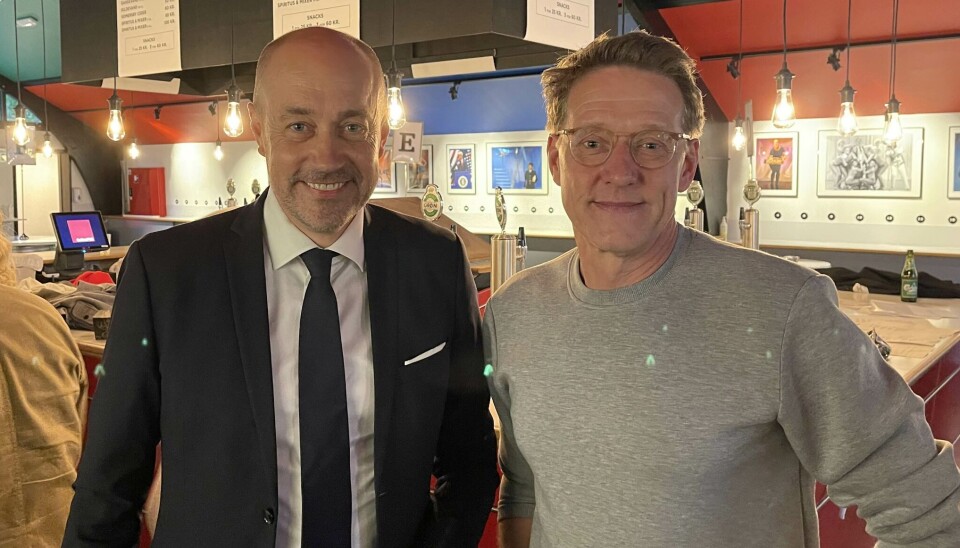 Henrik Lykkegaard har en parodi på Magnus Heunicke i Cirkusrevyen, og de herrer hilste på hinanden efter miljøministens optræden.