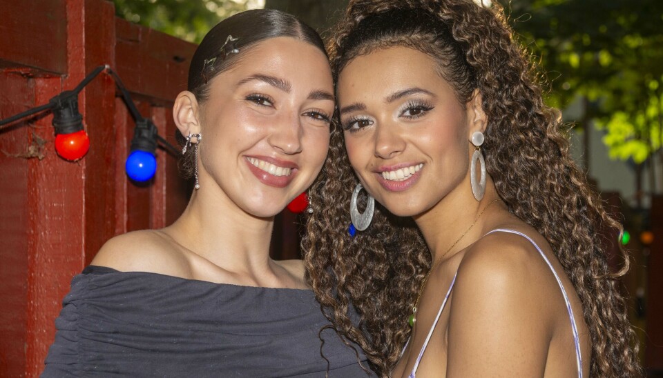 Roberta Kopernikus med kollegaen Jasmin Dahl fra Cirkusrevyen.