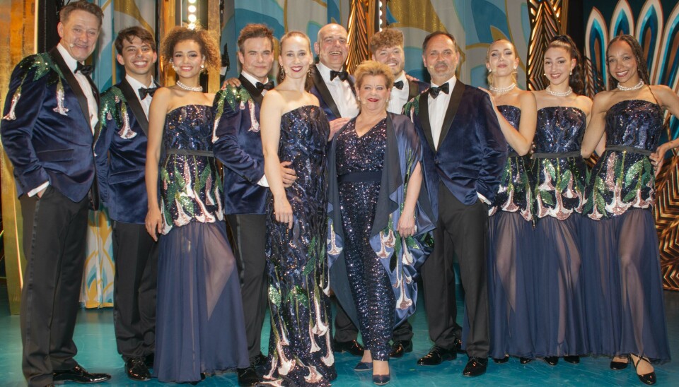 De optrædende efter den flotte premiere på Cirkusrevyen i maj.