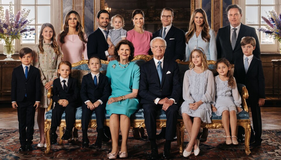 Den svenske kongefamilie er lige nu samlet på kongeparrets sommerresidens Sollidens Slott på Öland, hvor de den 14. juli vanen tro skal fejre kronprinsesse Victorias fødselsdag.