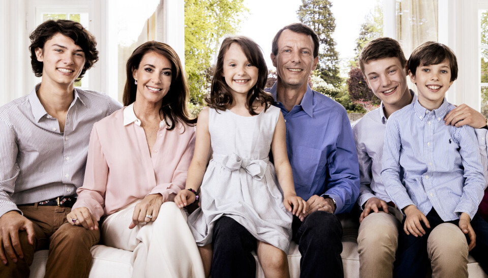 Grev Nikolai og grev Felix ses her sammen med prins Joachim og prinsesse Marie samt deres to yngre halvsøskende, grev Henrik og komtesse Athena.