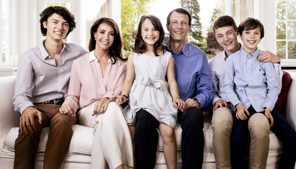 Grev Nikolai og grev Felix ses her sammen med prins Joachim og prinsesse Marie samt deres to yngre halvsøskende, grev Henrik og komtesse Athena.