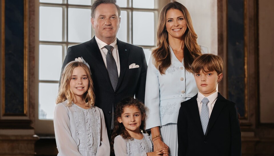 Prinsesse Madeleine ses her med sin mand Chris O'Nelill og parrets tre børn, 10-årige prinsesse Leonor, 9-årige prins Nicholas og prinsesse Adrienne, der er 6 år gammel.