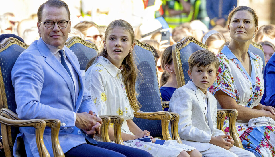 Kronprinsessefamilien på plads ved Victoriakoncerten i Borgholm slotsruin
